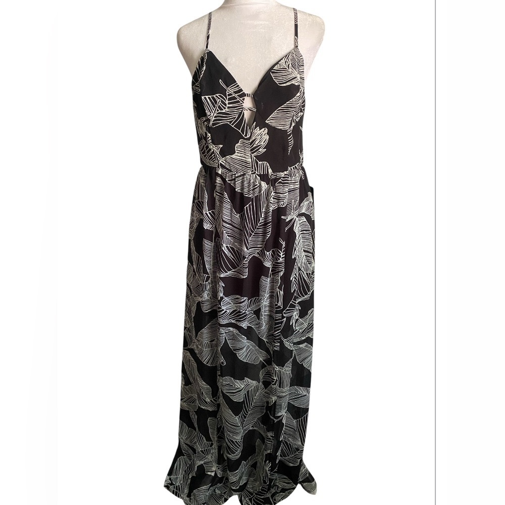Express leaf pattern women’s size M maxi dress